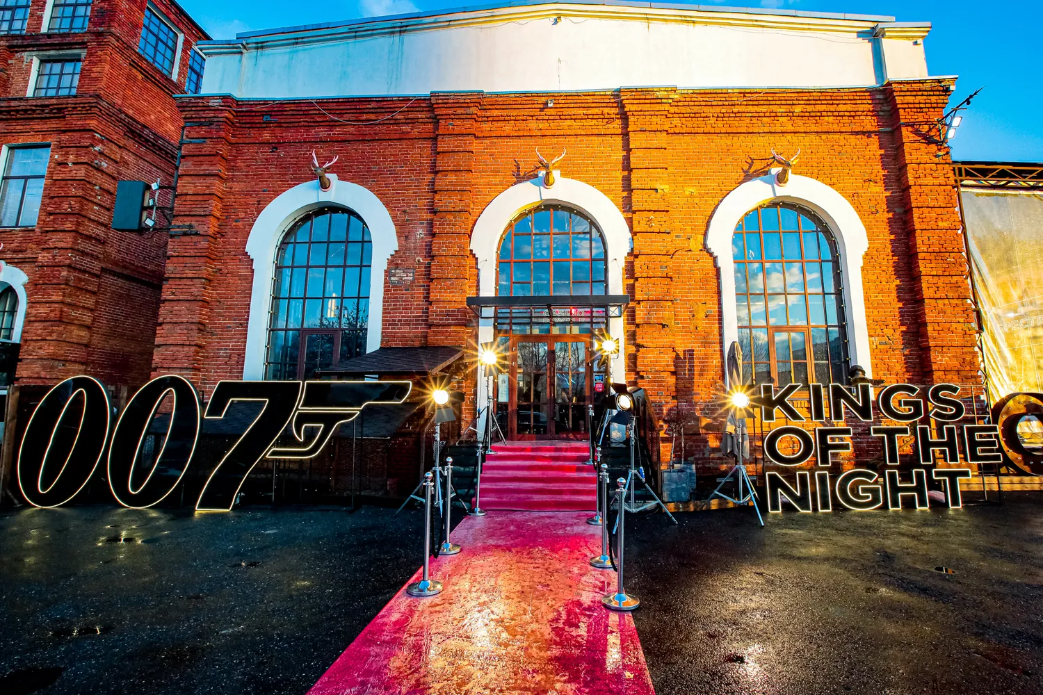 Kings of the night — James Bond party