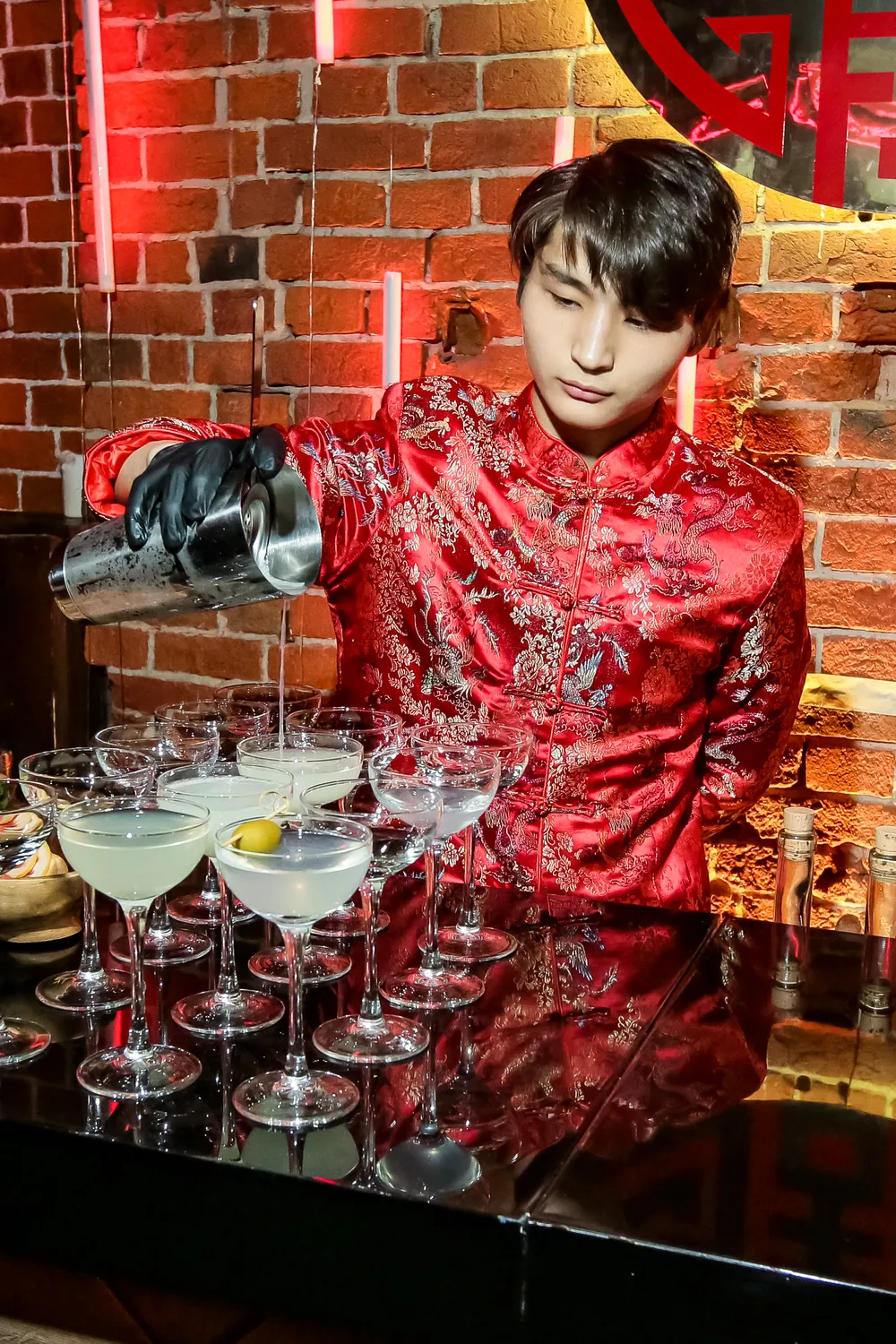 Kings of the night — James Bond party